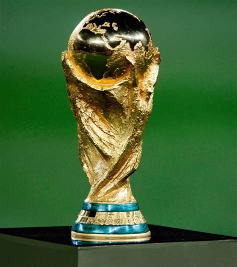 Le Trophée de la Coupe du Monde de la FIFA™ fait son entrée 